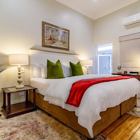 Christies At 32 On Russell Bed & Breakfast Mbombela Bagian luar foto