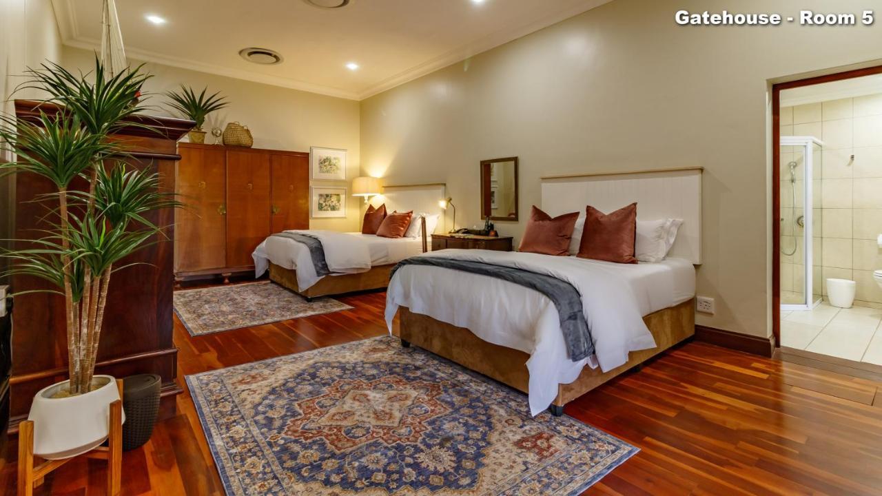 Christies At 32 On Russell Bed & Breakfast Mbombela Bagian luar foto