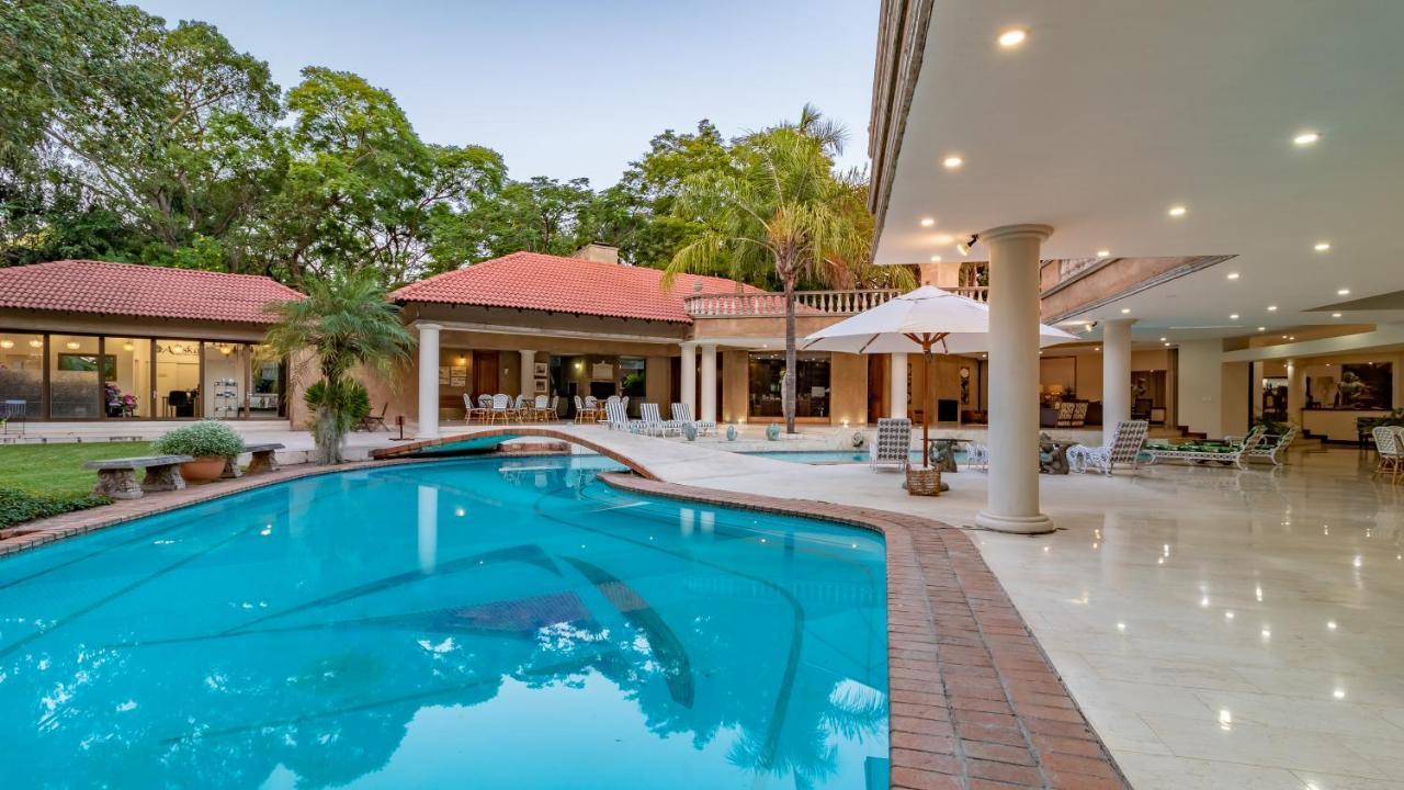 Christies At 32 On Russell Bed & Breakfast Mbombela Bagian luar foto