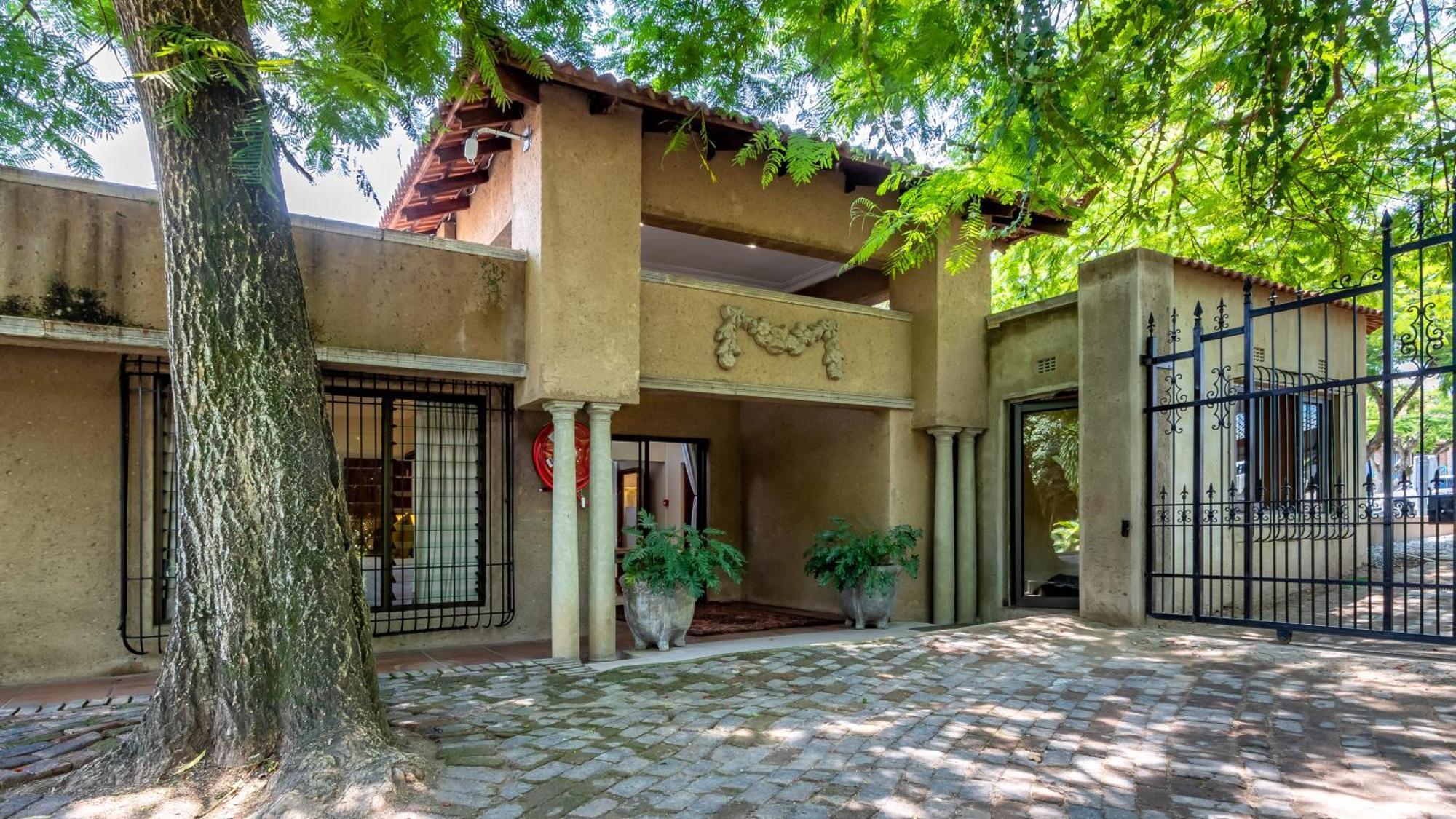 Christies At 32 On Russell Bed & Breakfast Mbombela Bagian luar foto