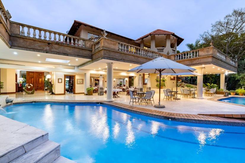 Christies At 32 On Russell Bed & Breakfast Mbombela Bagian luar foto